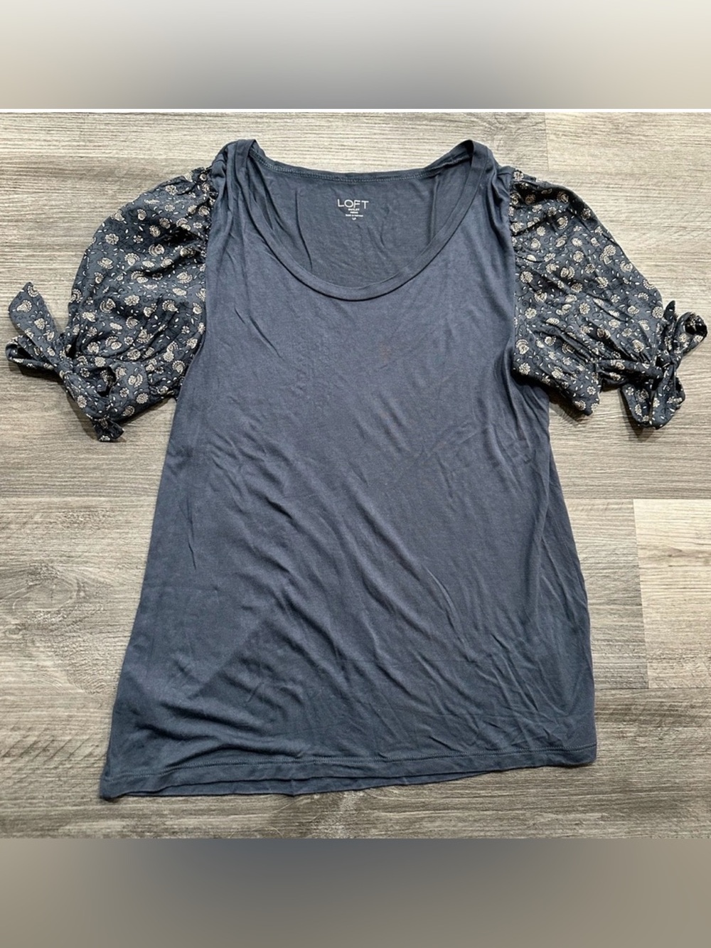 LOFT Outlet Grey Floral Puff Sleeve Top